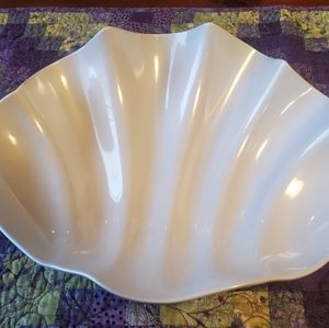 LOVELY, LARGE, PEARLIZED CLAM SHELL BOWL DECOR